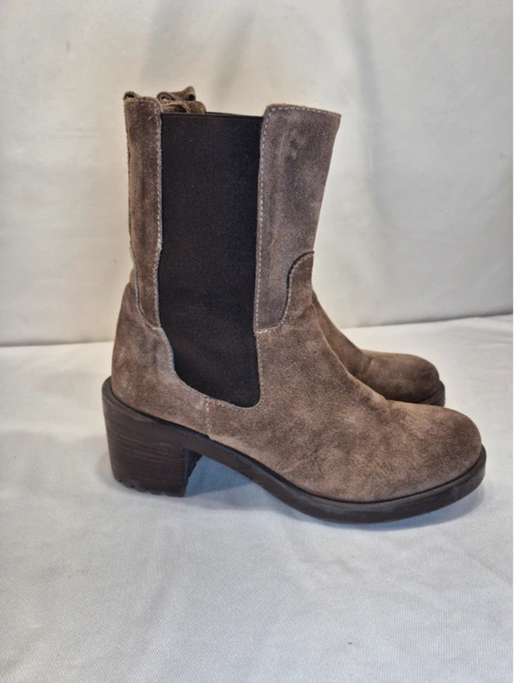 Emanuele Crasto Suede Chelsea Boots Women's 8.5/39 Khaki Color
